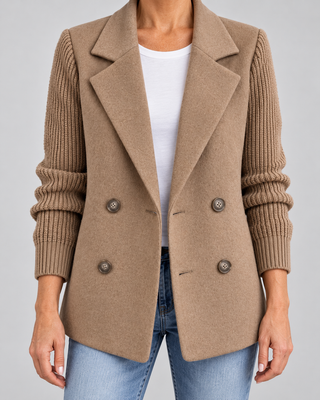 Carla | Americana elegante con mangas de punto
